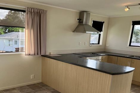Photo of property in 8 Louise Place, West Harbour, Auckland, 0618