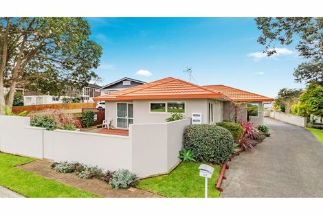 Photo of property in 37 Roys Road, Weymouth, Auckland, 2103