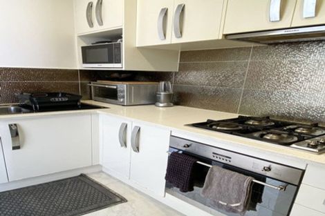 Photo of property in 30 Sartors Avenue, Northcross, Auckland, 0630