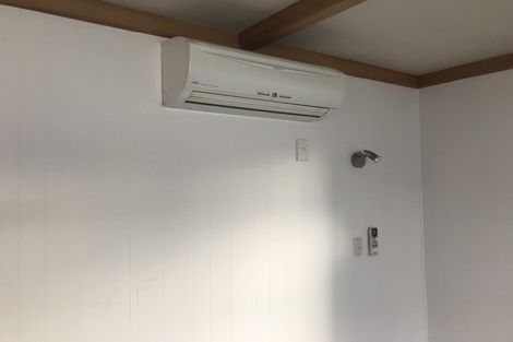 Photo of property in 41 Hungerford Road, Lyall Bay, Wellington, 6022