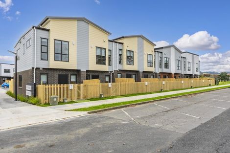 Photo of property in 1/35 Young Crescent, Drury, 2113