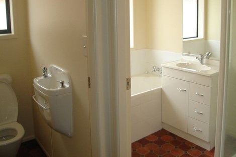 Photo of property in 15 Nobleman Place, Hamilton East, Hamilton, 3216