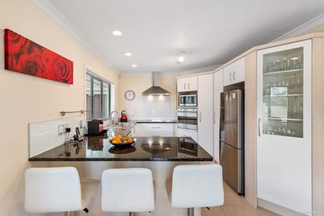 Photo of property in 15 Ina Ville Drive, Pukekohe, 2120