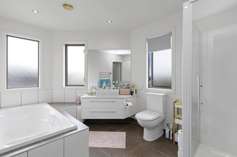 Photo of property in 9 Yarnbrook Grove, Churton Park, Wellington, 6037