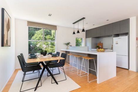 Photo of property in 10 Saddleback Grove, Karori, Wellington, 6012