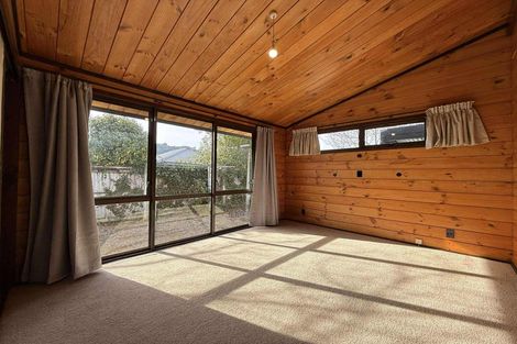 Photo of property in 2/68 Gibbons Street, Ebdentown, Upper Hutt, 5018