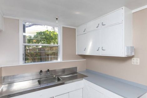 Photo of property in 61 Rolleston Street, Mount Cook, Wellington, 6021