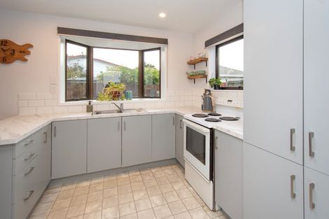Photo of property in 2/74 Inwoods Road, Parklands, Christchurch, 8083