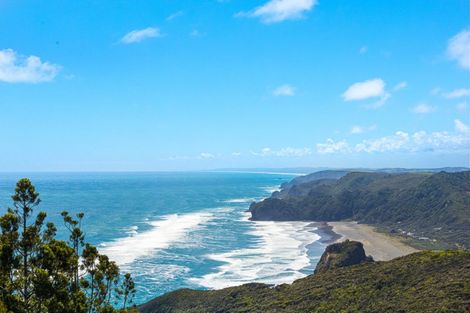 Photo of property in 23 Log Race Road, Piha, 0772