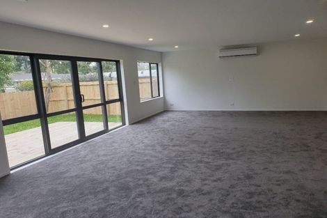 Photo of property in 18a Riverpark Crescent, Henderson, Auckland, 0610