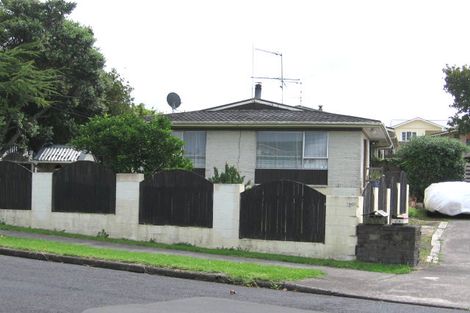 Photo of property in 106 Colwill Road, Massey, Auckland, 0614