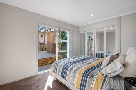 Photo of property in 5 Maori Hut Road, Red Beach, 0932