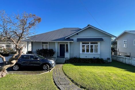 Photo of property in 28 Aramoana Avenue, Devonport, Auckland, 0624