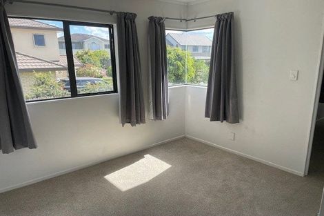 Photo of property in 15 Andover Way, Goodwood Heights, Auckland, 2105