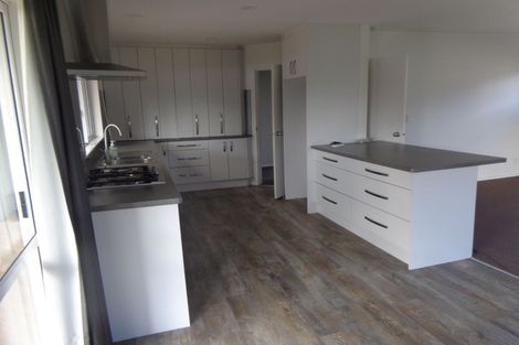 Photo of property in 43a Graham Avenue, Te Atatu Peninsula, Auckland, 0610