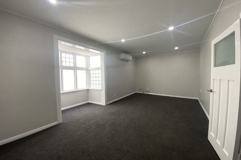 Photo of property in 230 Oriental Parade, Oriental Bay, Wellington, 6011
