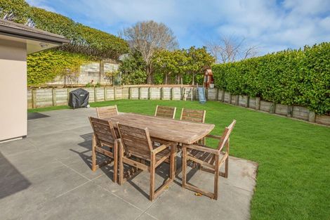 Photo of property in 19b Lyndhurst Road, Tawa, Wellington, 5028