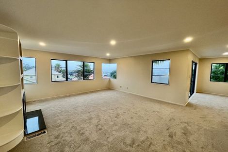 Photo of property in 5 Maidstone Place, Oteha, Auckland, 0632