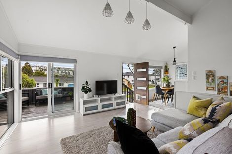 Photo of property in 2/30a Glenvar Road, Torbay, Auckland, 0630