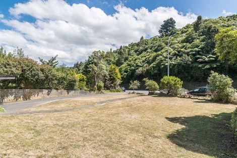 Photo of property in 82 Newlands Road, Newlands, Wellington, 6037