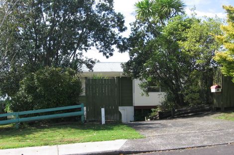 Photo of property in 22 Pokapu Street, Titirangi, Auckland, 0600