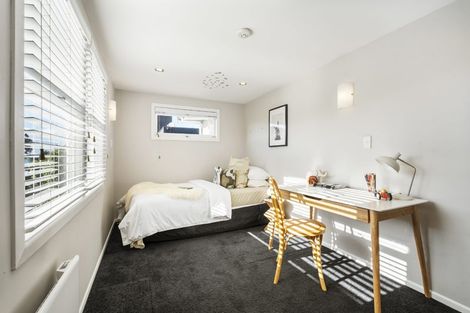 Photo of property in 2/81 Sylvan Avenue, Northcote, Auckland, 0627