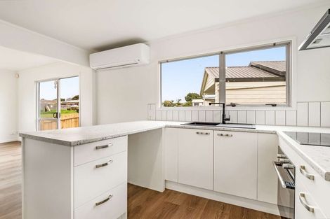 Photo of property in 1/24 Solveig Place, Randwick Park, Auckland, 2105
