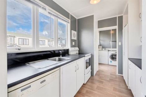 Photo of property in 20 Riserra Drive, Ranui, Auckland, 0612