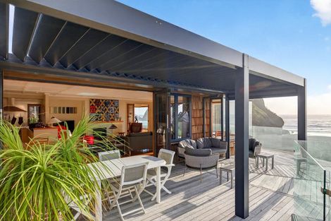 Photo of property in 24 Garden Road, Piha, 0772