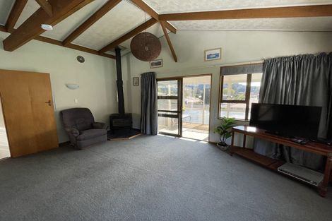 Photo of property in 73 Devon Street, Picton, 7220