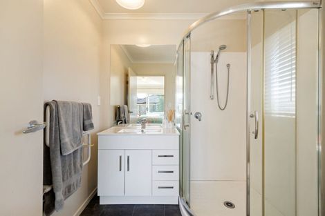 Photo of property in 9a Dover Road, St Andrews, Hamilton, 3200