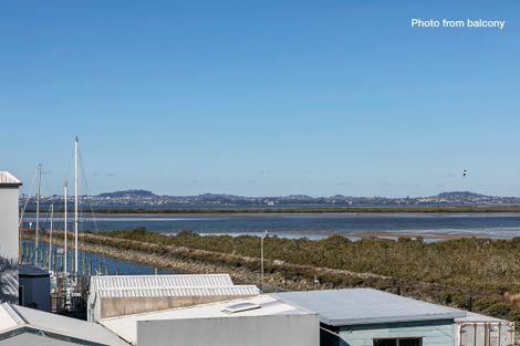 Photo of property in 11k Clearwater Cove, West Harbour, Auckland, 0618