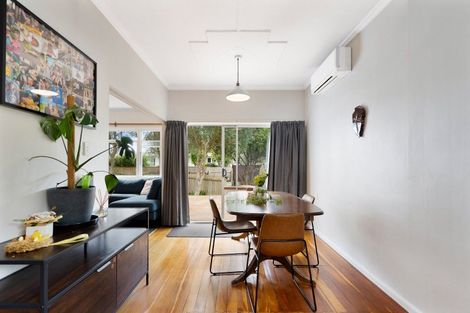 Photo of property in 311a Collinge Road, Mayfair, Hastings, 4122