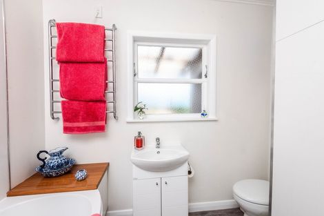 Photo of property in 15 Ruskin Road, Newlands, Wellington, 6037