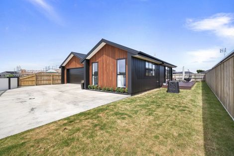 Photo of property in 12 Kanzan Grove, Maewa, Feilding, 4702