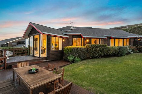 Photo of property in 22 Calypso Place, Rothesay Bay, Auckland, 0630