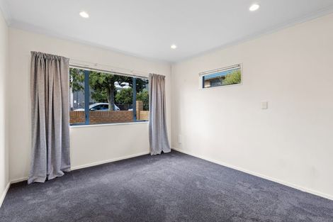 Photo of property in 2 Reid Road, New Lynn, Auckland, 0600