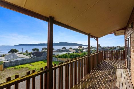 Photo of property in 128 Seaview Road, Paraparaumu Beach, Paraparaumu, 5032