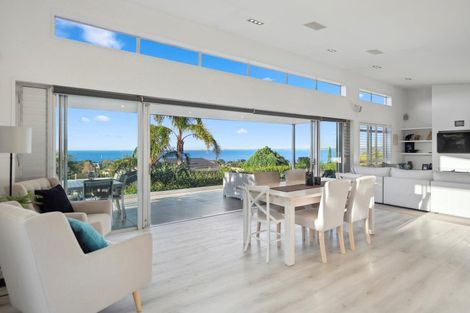 Photo of property in 12a Eastcliffe Road, Castor Bay, Auckland, 0620