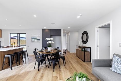 Photo of property in 33 Lumbarda Drive, Kumeu, 0810