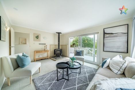 Photo of property in 102 Pinehaven Road, Pinehaven, Upper Hutt, 5019