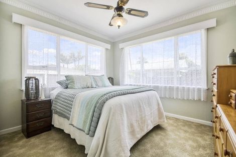 Photo of property in 20 Peachgrove Road, Te Atatu Peninsula, Auckland, 0610