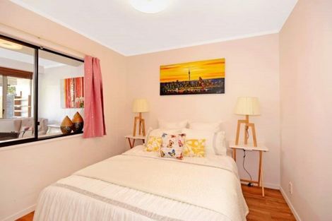 Photo of property in 1/52 Chippendale Crescent, Birkdale, Auckland, 0626