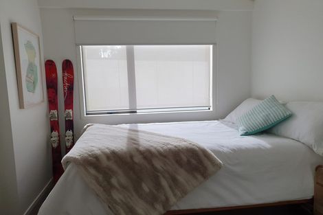 Photo of property in 1/32 Beach Road, Castor Bay, Auckland, 0620