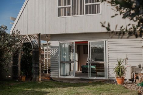 Photo of property in 4 Norton Place, Spotswood, New Plymouth, 4310