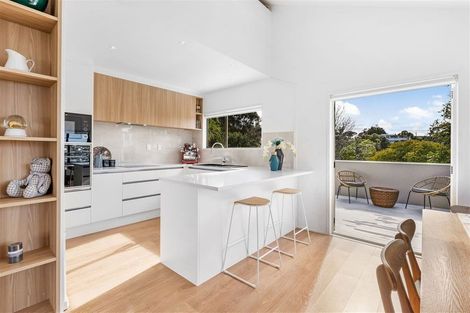 Photo of property in 17 Noeleen Street, Glenfield, Auckland, 0629