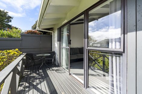 Photo of property in 2/56 Henwood Road, Mangere East, Auckland, 2024