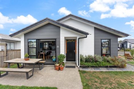 Photo of property in 1 Kikorangi Way, Paraparaumu, 5032