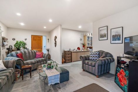 Photo of property in 1 Metric Place, Te Atatu South, Auckland, 0610