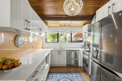 Photo of property in 5 Saddleback Rise, Murrays Bay, Auckland, 0630